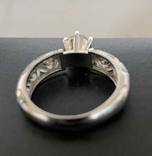 Anillo solitario de circonita cúbica de moda para mujer talla 9 circonitas tono plata - Imagen 4 de 6