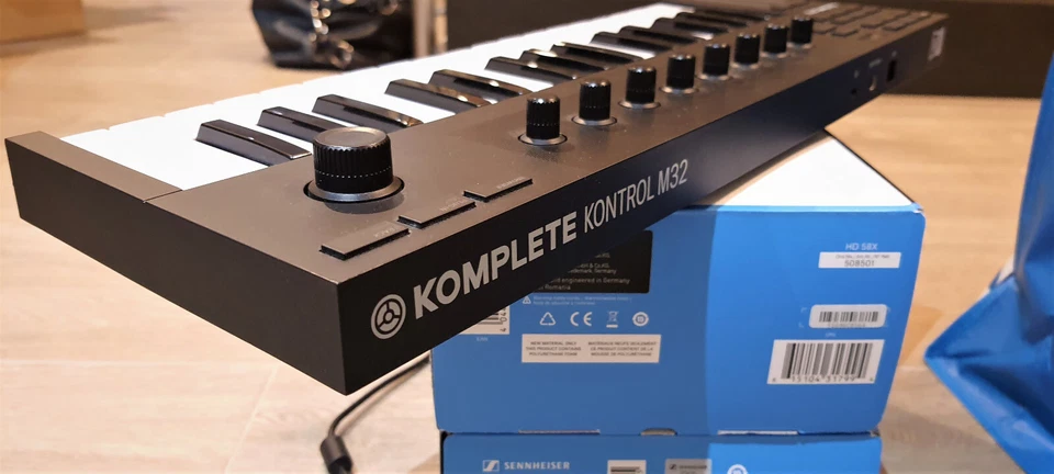 Native Instruments Komplete Kontrol M32 - Bild 2 von 3