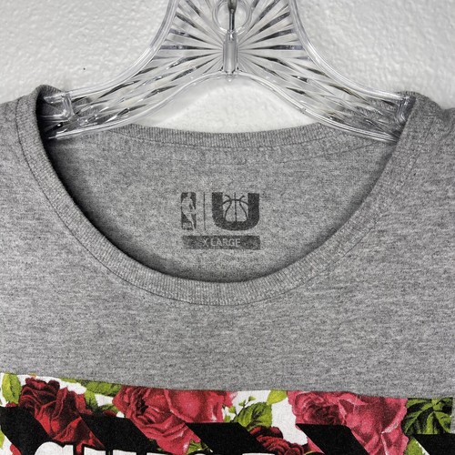NBA Chicago Bulls Women’s Roses Graphic UNK T Shirt Size XL - Picture 4 of 4