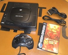 ## SEGA Saturn Konsole 1. Generation + Pad + TV- & Stromkabel + Spiel ##