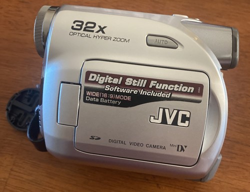 JVC GR-D395U Digital Video Camcorder MiniDV 32X *Parts Not Working* - Picture 1 of 5