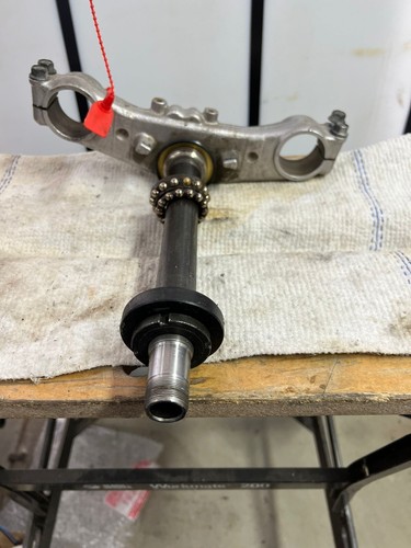 2000-2004 Suzuki Bandit 600 GSF600 OEM Lower Triple Tree Clamp Steering Stem - Picture 1 of 4