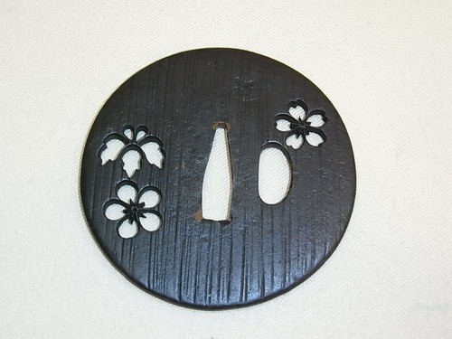 Japanese osword riginal iron Sakura watermark TSUBA9 wooden case - Picture 4 of 9