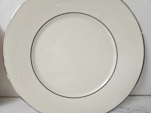 Cuatro platos de ensalada Lenox Cosmopolitan Collection Maywood 8 1/4" borde platino #44G - Imagen 6 de 10