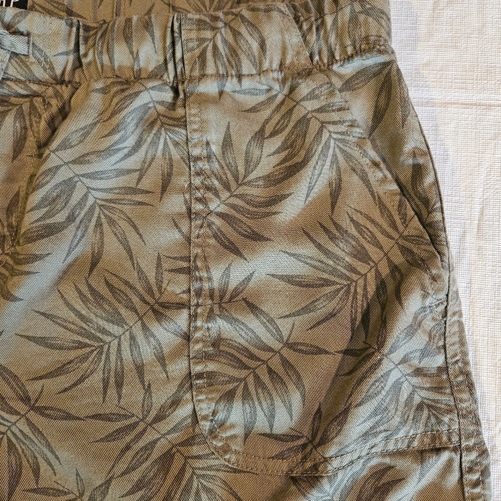 Gap Pull On Olive Green Leaf Pattern 3" Shorts La… - image 3