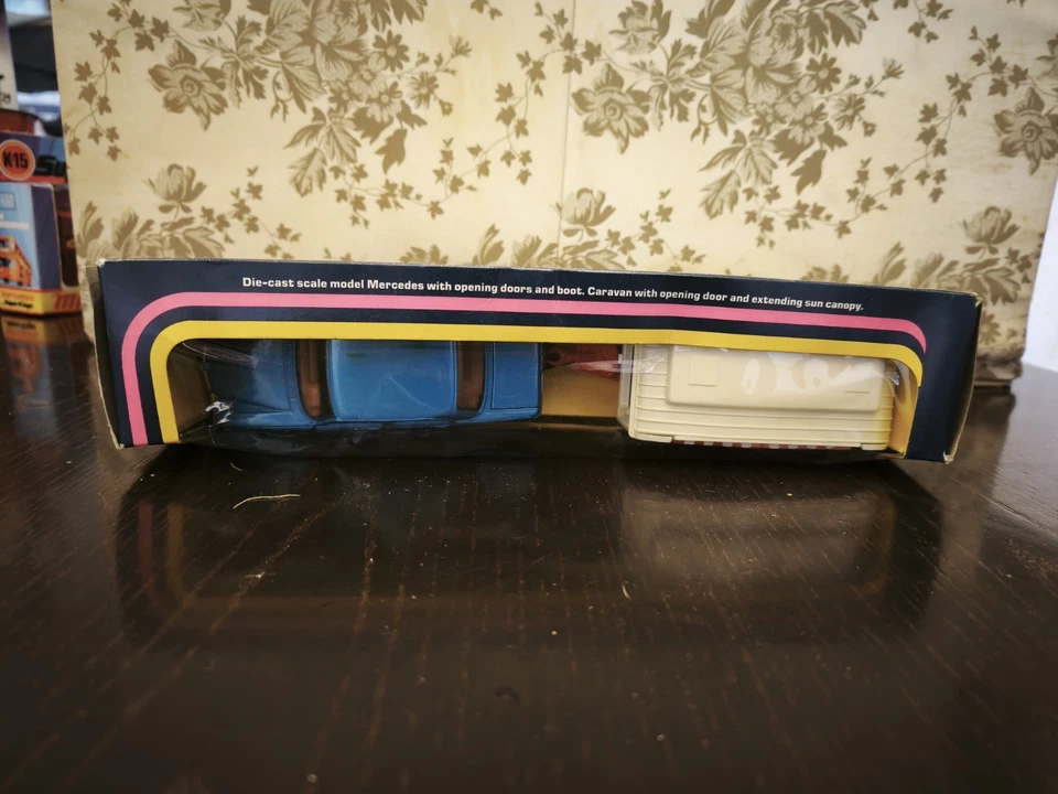 CORGI GS 24 Mercedes-Benz 240d & Touring Caravan Gify Set 24  - Immagine 3 di 4