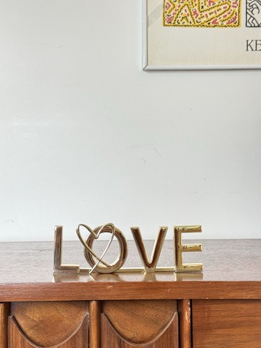 Victoria's Secret Latón AMOR Deletreado Escultura Decorativa Palabra Signo Objeto - Imagen 7 de 10
