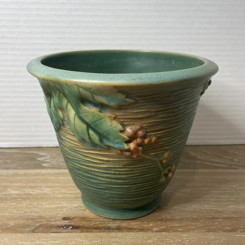 Roseville Bushberry 1941 VTG Art Pottery Pot/Planter