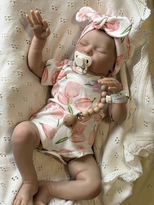 Realistische Baby Newborn Puppe Lebensecht Mädchen - Gewichtet - Therapiepuppe - Spielzeug