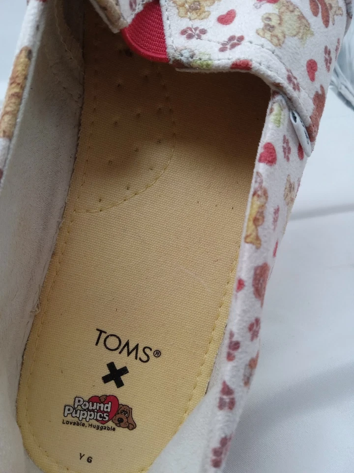 Toms Classics Canvas Youth Slip On Casual Flat Shoes 6 Pound Puppy Puppies - Image 4 of 4