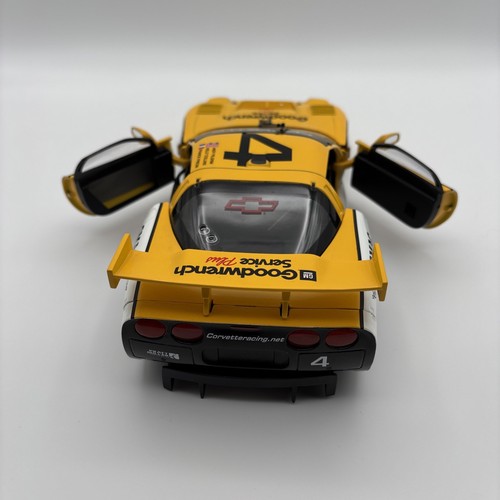 2000 Corvette C5-R Goodwrench Service Plus, 1-18th Scale Model in Original Box - Picture 4 of 16