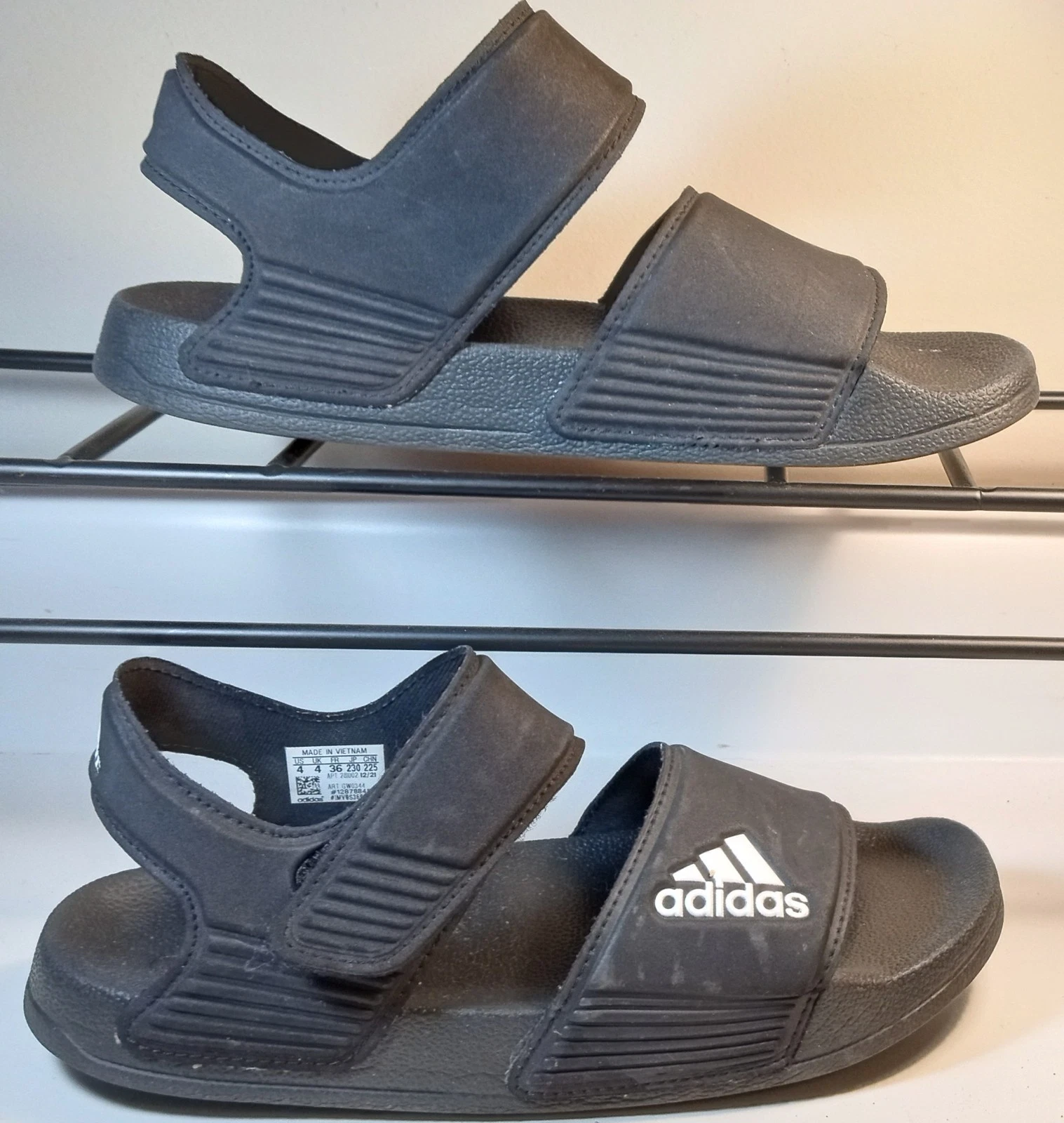 Sandali Adidas neri Adilette giovanili taglia 4 GW0344