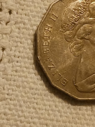 1976, AUSTRALIA 50 Cent Coin/ CUD ERROR - Picture 2 of 4