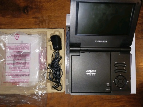 Sylvania Portable DVD Player 7-inch Rechargeable Model SDVD7002 - Picture 2 of 2