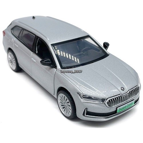1:35 Skoda Superb IV Combi modelo de coche fundición a presión juguete modelo colección plata - Imagen 8 de 13