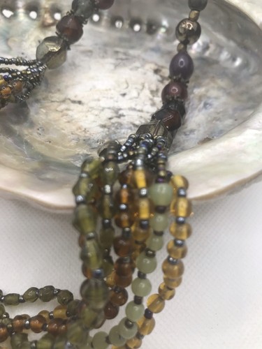 Collana media multifilo perline vetro verde rosso colori ambra dichiarazione boho - Foto 7 di 10