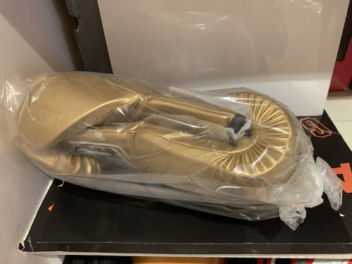 NUEVO TÍTULO DORADO Guantes de Boxeo para Firmar Autógrafos con Cordones - Imagen 3 de 6