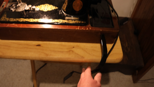 Singer tragbare elektrische Nähmaschine Nr. 1929 99-13 mit Kniesteuerung - funktioniert - Video 1 von 1