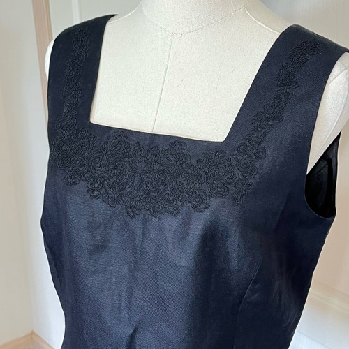 Talbots Woman's Sleeveless Square Neck Tank Top Shell Black Embroidered Size 6 - Picture 2 of 13