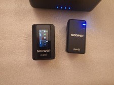 NEEWER CM28 Wireless Lavalier Microphone System Look Description