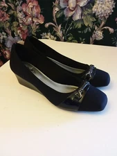 Coach and Four Womens Black Low Heel Wedge Shoes Size 8 1/2 