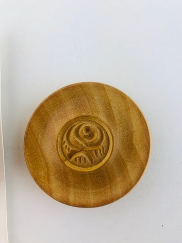 JHB International Buttons Wood Flower Motif 1.75" Made in India Set of 2 1810 - Picture 3 of 7