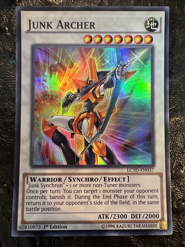 Junk Archer LC5D-EN037 - 1st Edition SUPER Rare NEAR MINT - Yugioh - Picture 1 of 2
