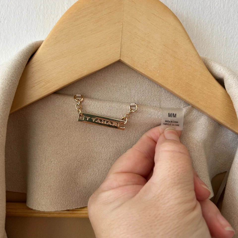 Trench coat feminino Tahari couro sintético M creme retrô Y2K bolsos de camurça com cinto - Imagem 4 de 4