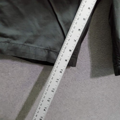 Levi's Men Carrier Cargo Shorts 44 Gray Pockets Loose 9" Inseam Casual NWT - Picture 4 of 9