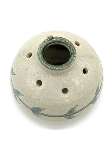 Handmade Art Pottery Vase Flower Frog Signed PMD Vine Leaves - Bild 2 von 5