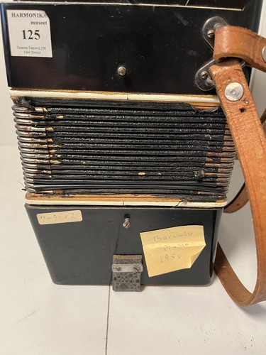 Vintage Barcarole Piano Accordion – 25-Key, 48 Bass – Working, Needs Tuning - Picture 10 of 15