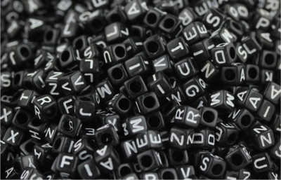 FREE SHIP 100Pcs Acrylic SINGLE LETTER A-Z Black Cube ALPHABET Charms BEADS 6MM