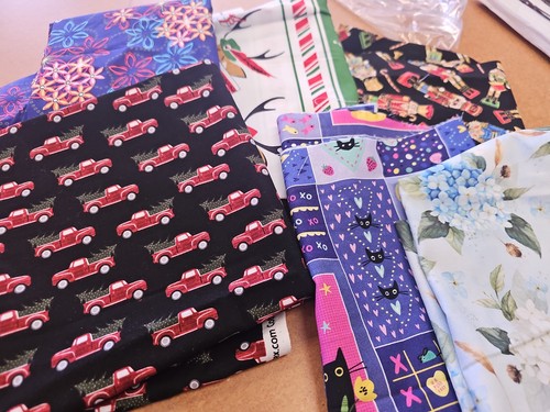 2 Yd Lot Quilting Cotton Fabric Quilt Sold Truck Cats Bolt End - Picture 3 of 3