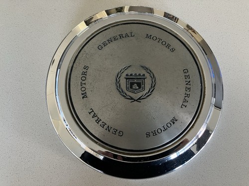GENUINE GENERAL MOTORS HUBCAP FOR HOLDEN HQ STATESMAN DEVILLE VERY NICE CHROME*