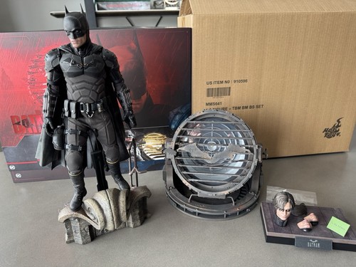 Hot Toys The Batman & Bat-Signal Deluxe Figure 1/6 MMS641 - Robert Pattinson - Picture 13 of 24