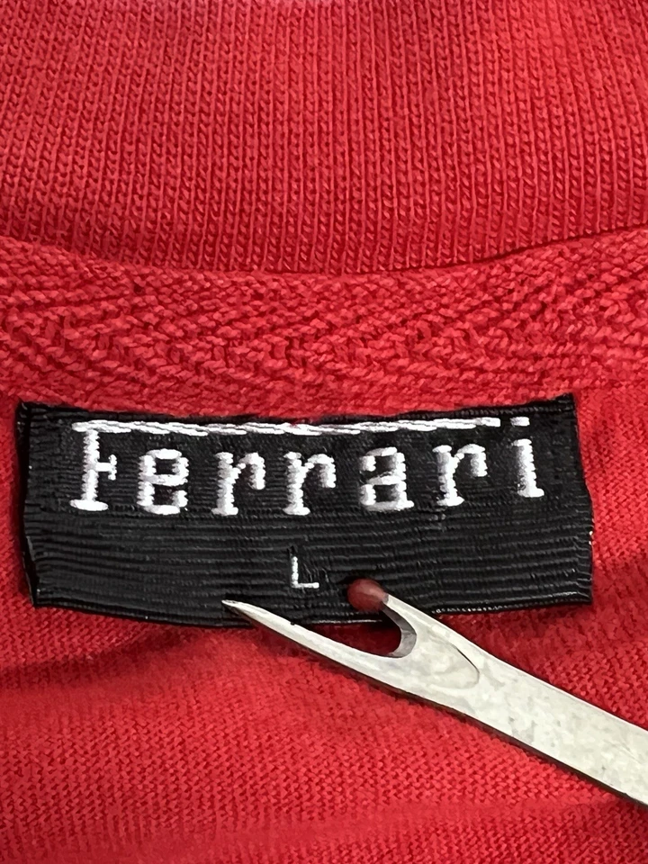 Винтажная аутентичная футболка Y2K Ferrari размер L выцветшая на красном солнце экзотическая автомобильная графическая футболка - Изображение 4 из 4