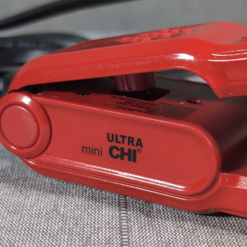 Ultra Mini Chi GF7099 Hair Straightener Flat Iron T31 - Picture 2 of 3