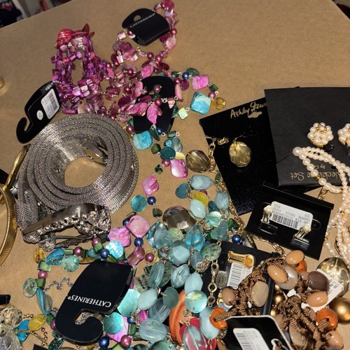 Vintage Costume Jewelry Lot NWT SO MANY PIECES!! ~20lbs - Picture 5 of 9