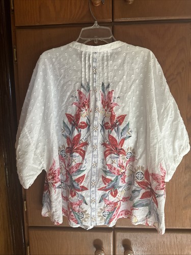 Chicos Size 2 White Cotton Textured 3/4 Sleeve Button Down Floral Shirt - Picture 6 of 6