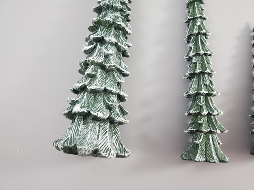 Juego de 3 accesorios de pueblo de Navidad Department 56 pinos lápiz árboles #52469 - Imagen 3 de 5