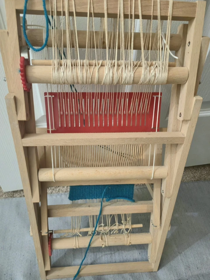 BRIO Pequeño Telar de Madera Juguete Artesanal Kit de Tejido Juego Creativo Todos los Niveles Suecia Foto 2 de 3