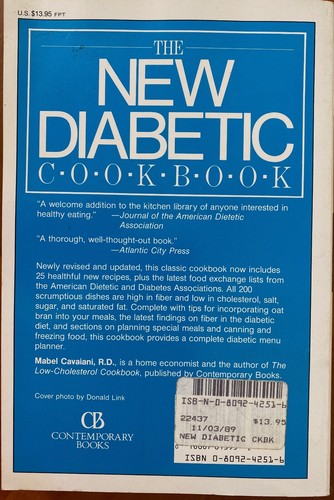 The New Diabetic Cookbook by Mabel Cavaiani Updated 1989 Paperback 200 Recipes - Imagen 2 de 3