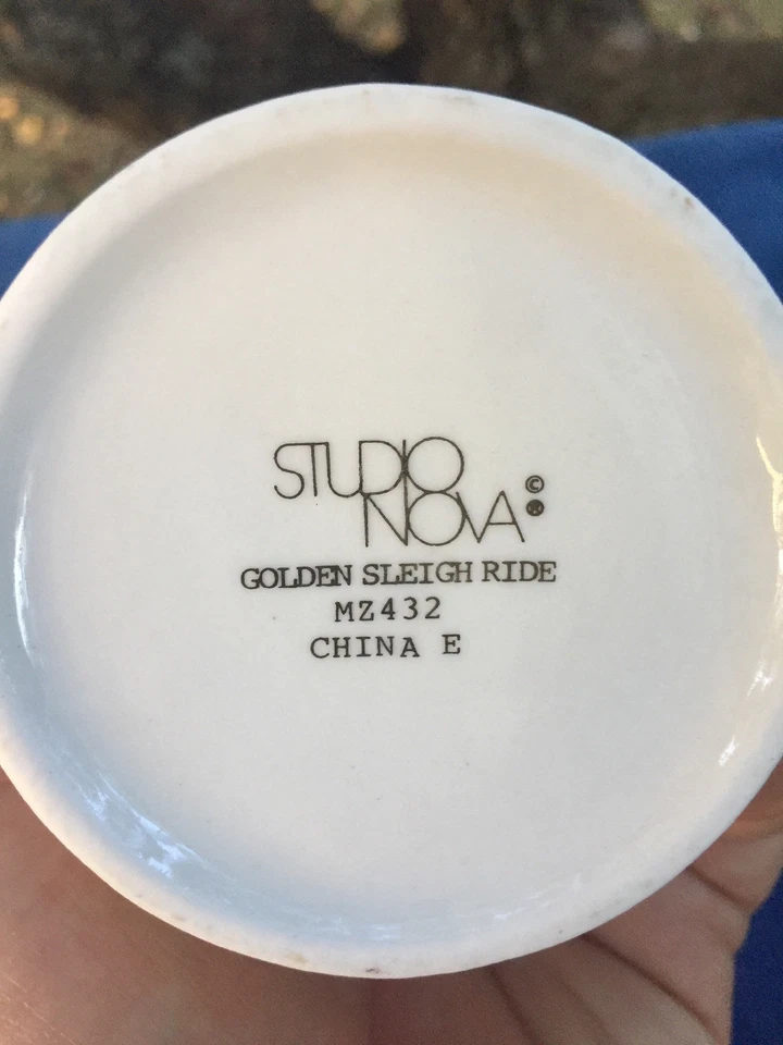 Vintage GOLDEN SLEIGH RIDE REINDEER Studio Nova SANTA CLAUS Coffee Mugs Set ❤️j8 Foto 4 de 4