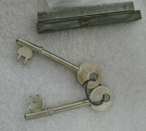 Manijas de puerta de palanca de latón Parkes Willenhall Union 6" llaves de bloqueo Inglaterra 1977 nuevo de lote antiguo - Imagen 9 de 12