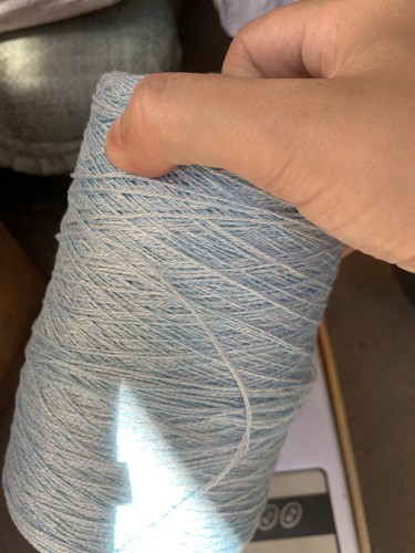 linen / cotton blend yarn cone in blue - Picture 5 of 7