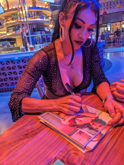 Jessy Dubai signed TS model B 8x10 Photo -PROOF- -CERTIFICATE- (A0083) - Picture 2 of 2