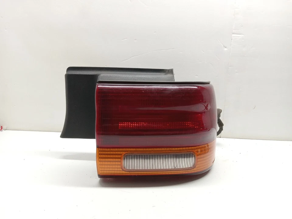 Luz trasera derecha Dodge Spirit 1993-1995 - OEM Foto 2 de 4