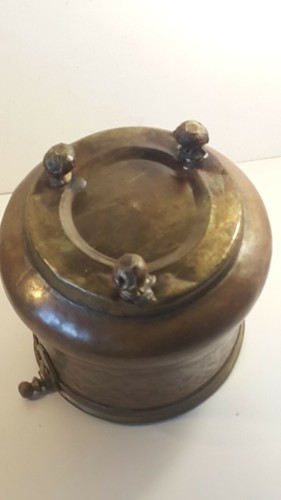 PORTAVASO IN RAME-VINTAGE-PAIOLO-CASSERUOLA-TEGAME-PENTOLA-VASO-FIORIERA-C/TAVOL - Foto 6 di 12