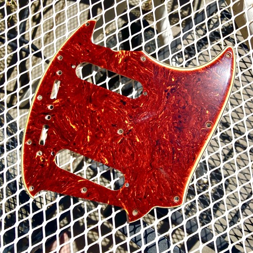 Golpeador de bisel ancho Relic'd Tortoise envejecido para Fender Vintera Mustang años 60 - Imagen 12 de 16