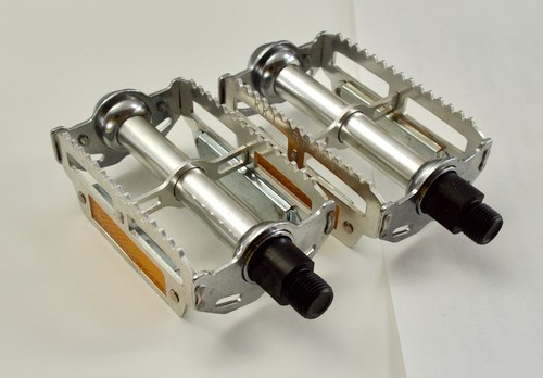 NOS KKT 1 Pair Pedals RT-SFAL Pedals Reflectors 9/16" Japan Vintage 1980's